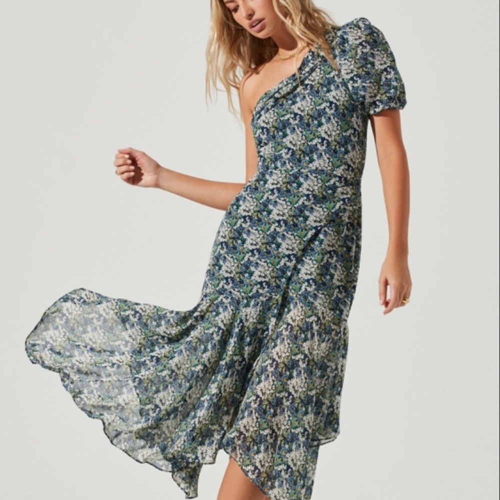 ASTR The Label SANTORINI FLORAL ONE SHOULDER MIDI DRESS